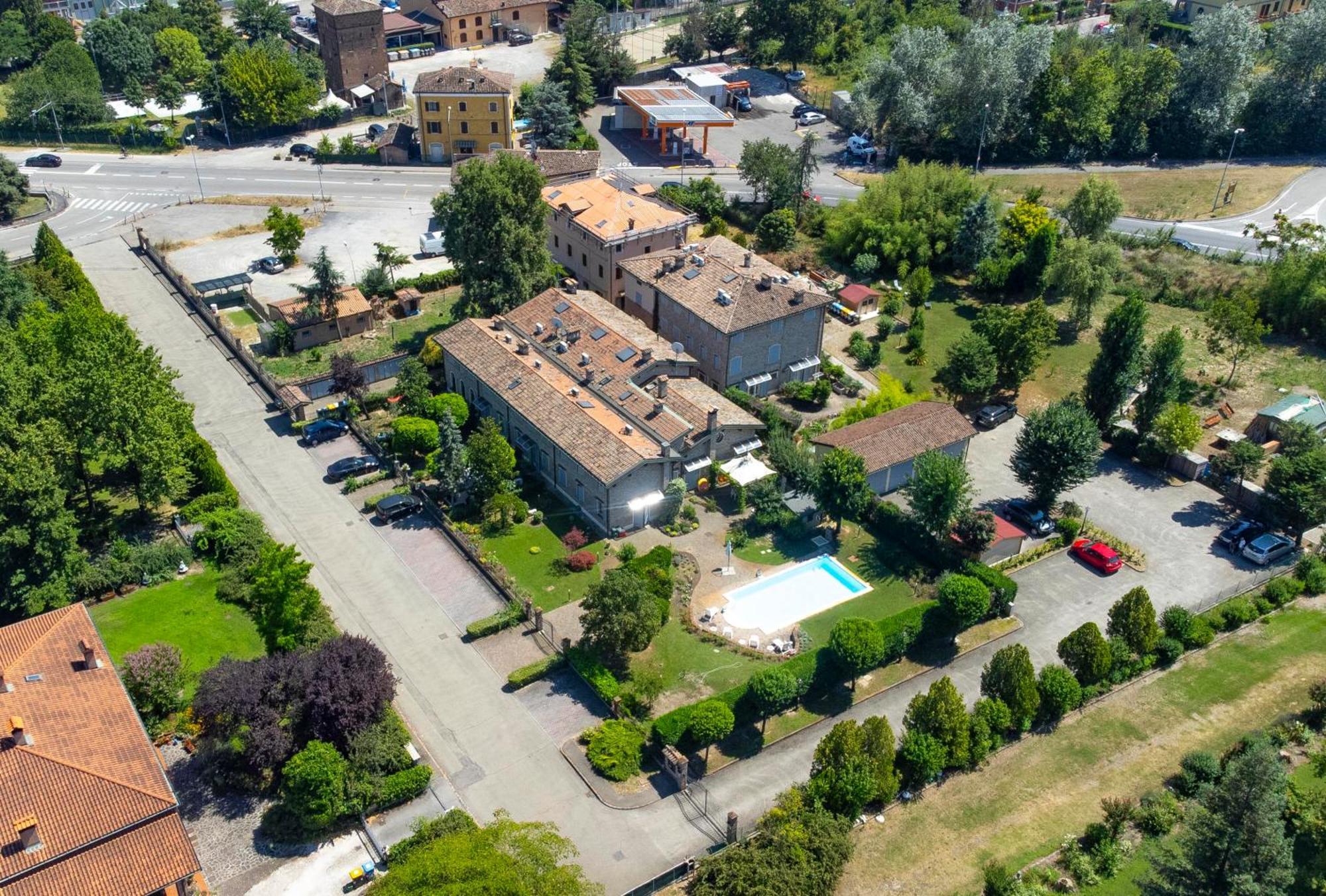 Residence Antico Borgo Modena Exterior photo